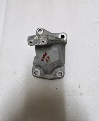 Dodge Durango Engine mounting bracket 68252324AA