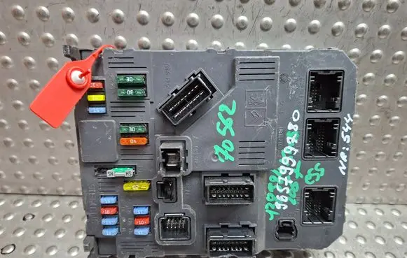 Citroen Xsara Picasso Fuse module S26312544 9657999780