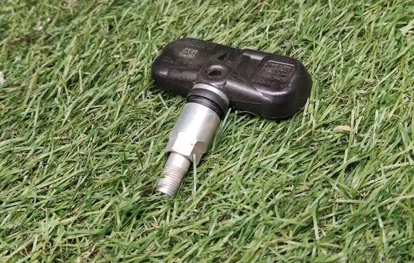 Lexus CT 200H Tire pressure sensor 3729APMV107J