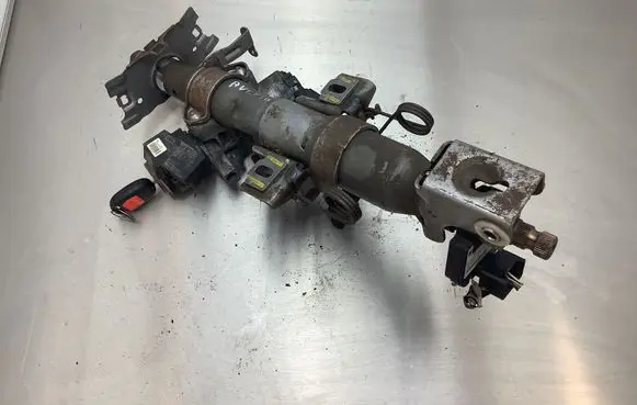 Toyota Avensis T250 Steering wheel axle 736661A 8978338
