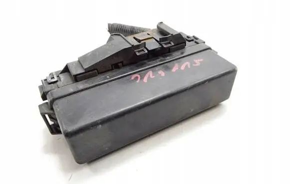 Nissan Qashqai Relay mounting block 