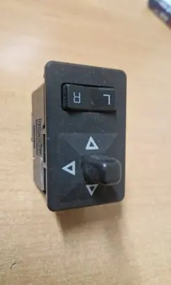 Nissan Bluebird Wing mirror switch 2557001E00