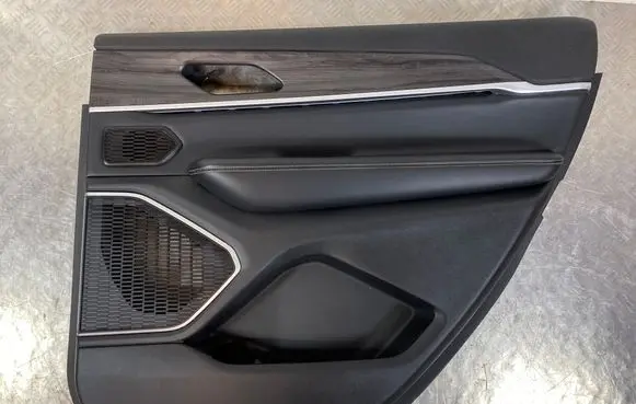 Jeep Grand Cherokee WL Rear door card panel trim 22501A 6XN36TX7AC M8135992