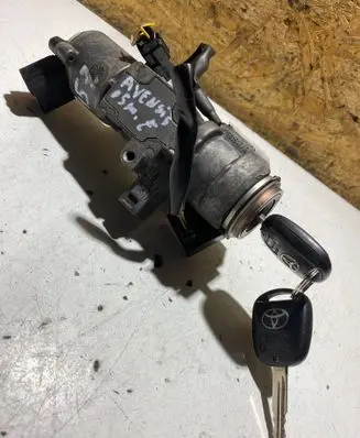 Toyota Avensis T250 Ignition lock N05015178