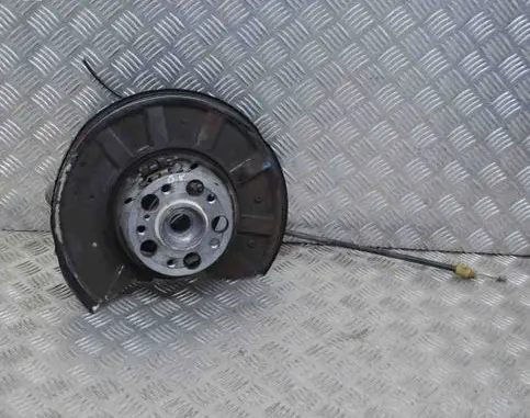 Rear wheel hub