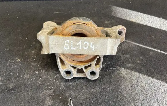 Ford C-MAX I Engine mount bracket 3M516F012