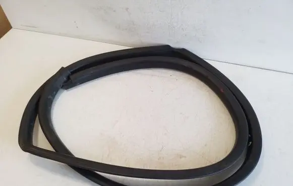 Suzuki Grand Vitara II Rear door rubber seal (on body) 