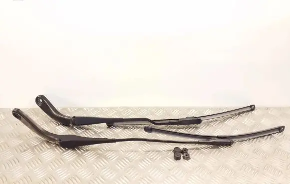 BMW 1 F20 F21 Front wiper blade arm 7239520 7239519 723951905