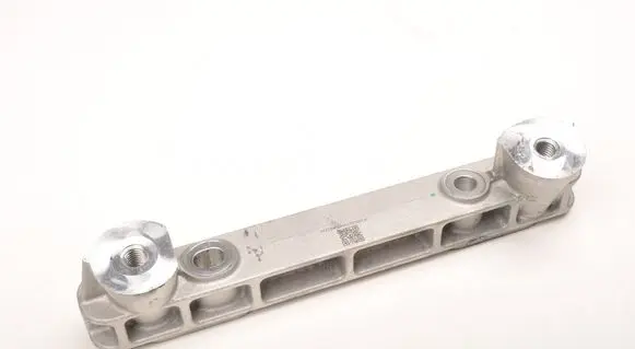 Volvo XC40 Engine mount bracket 32137504