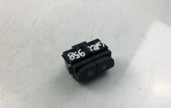 Volvo XC40 Central locking switch button 31456156