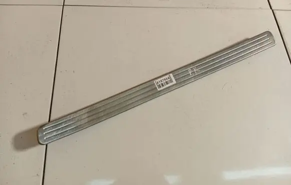 Volkswagen Touareg I Front sill trim cover 7L0853655A