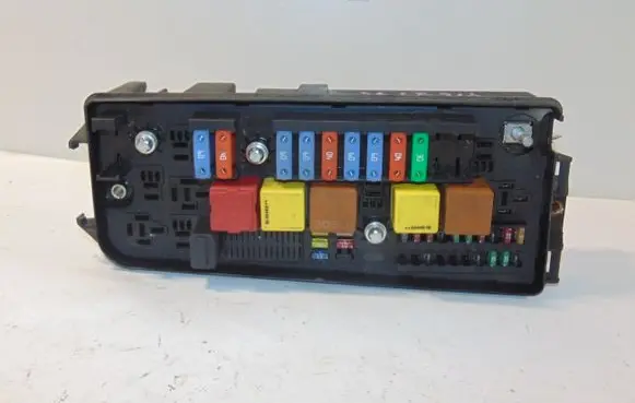 Opel Signum Fuse module 13144709
