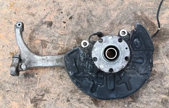 Front wheel hub spindle knuckle