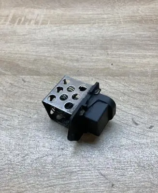 Renault Scenic I Coolant fan relay 8200045088