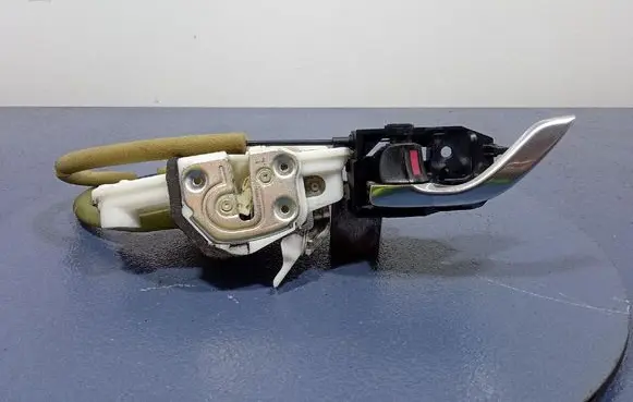 Mazda CX-5 Front door lock 