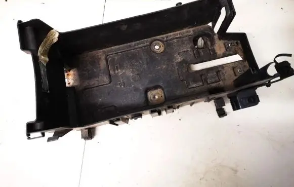 Battery box tray