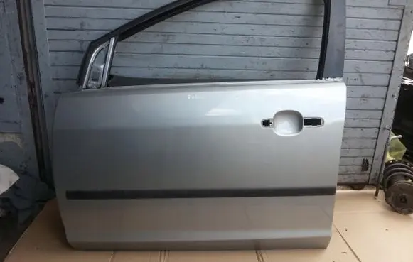 Ford Focus Front door