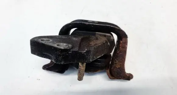 Toyota Yaris Engine mount bracket 