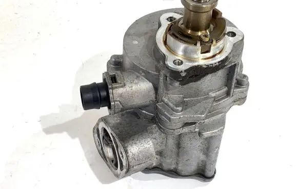BMW 2 F22 F23 Vacuum pump 8618897
