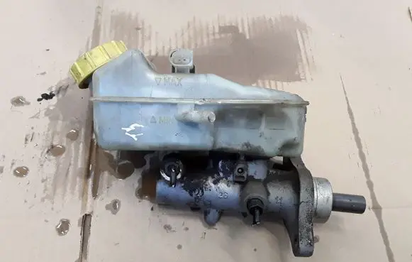 Volkswagen Transporter - Caravelle T5 Master brake cylinder 03350884891