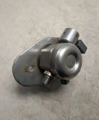 BMW 3 E90 E91 Fuel injection high pressure pump 7562473 2000856745 0261520041