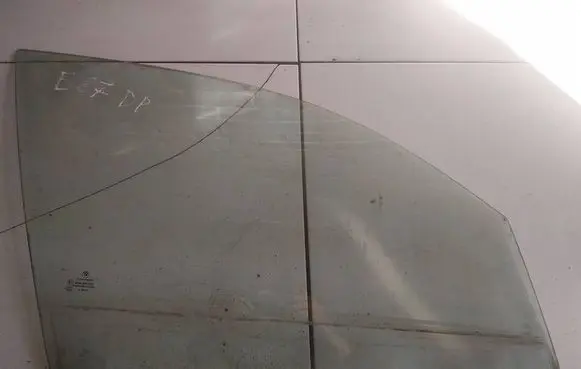 BMW 1 E81 E87 Front door window glass four-door AS2