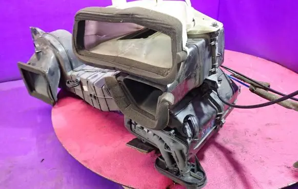 Volkswagen Golf III Heater blower radiator 1H1819003