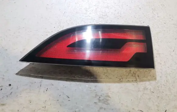 Chevrolet Volt I Tailgate rear/tail lights 101511A 20989185