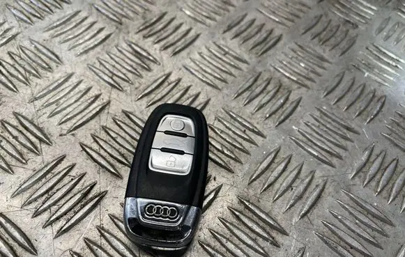 Audi Q5 SQ5 8R Ignition key/card 8K0959754