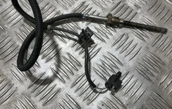 Mercedes-Benz Sprinter W901 W902 W903 W904 Exhaust gas temperature sensor a0071539528 1428914302884