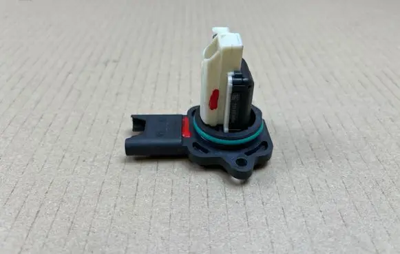 BMW 3 E92 E93 Mass air flow meter 7585680