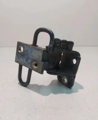Audi A3 S3 8P Front door lower hinge 8E0831411