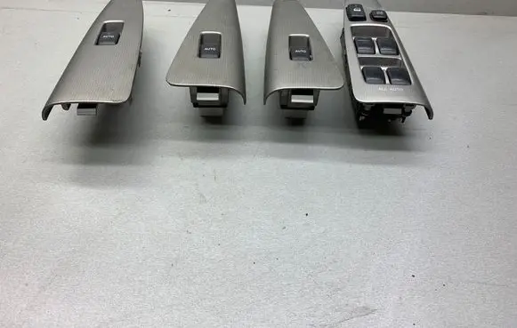 Toyota Corolla Verso E121 Electric window control switch 8404013080 7432113110