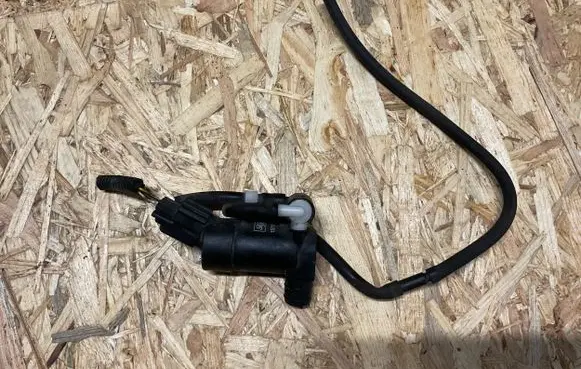 Volvo V50 Windscreen/windshield washer pump 1S7117K624FE T655C