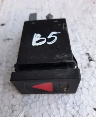Volkswagen PASSAT B5 Hazard light switch