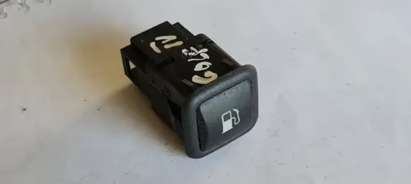 Volkswagen Golf IV Fuel tank opening switch 3B0959833A