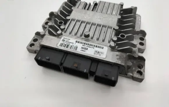 Ford C-MAX I Engine control unit/module 8M5112A650AYB 5WS40833B