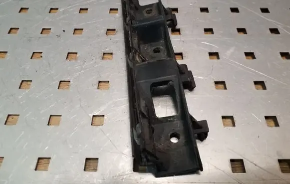 Volkswagen PASSAT B6 Front bumper mounting bracket 3C0807183
