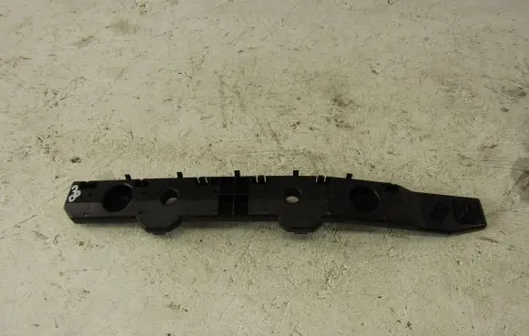 Rear bumper mounting bracket