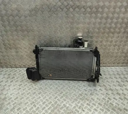 Toyota Yaris Cross Radiator cooling fan shroud 89257499300 4221367672