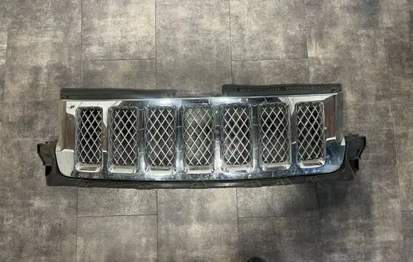Jeep Grand Cherokee Front bumper upper radiator grill 57010708
