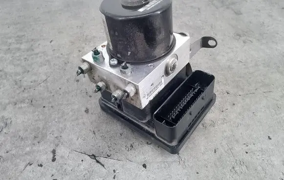 BMW 1 E81 E87 ABS Pump 67847636784764