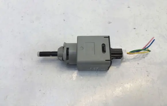 Nissan Juke II F16 Brake pedal sensor switch