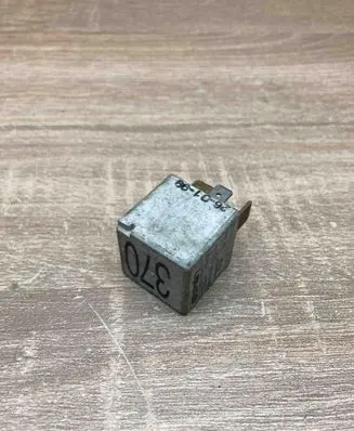 Audi A4 S4 B5 8D Other relay 8D0951253 370