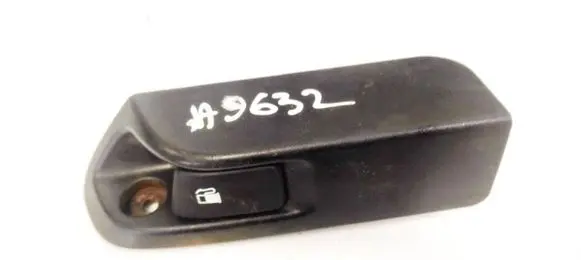 Toyota Auris 150 Fuel tank opening switch 