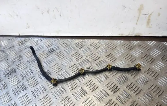 Volkswagen Jetta VI Fuel return line/hose S21417C