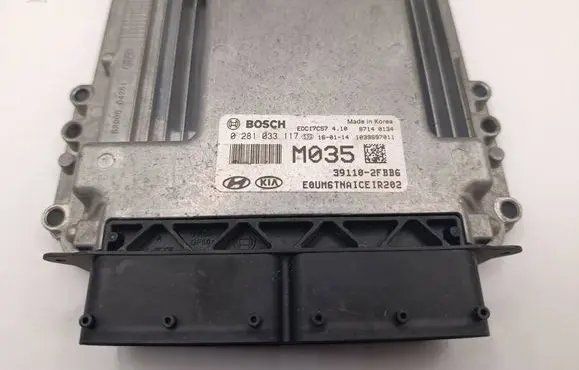 KIA Sorento Engine control unit/module 391102FBB6 EDC17C57 0281033117