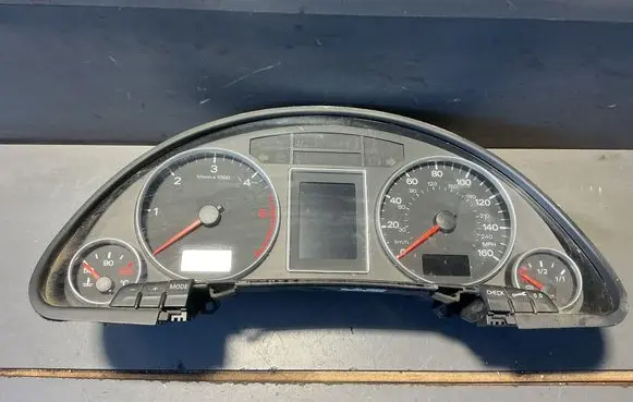 Audi A4 S4 B7 8E 8H Speedometer (instrument cluster) 8E0920951L