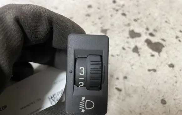 Peugeot 308 Headlight level height control switch 96366692XT 95835