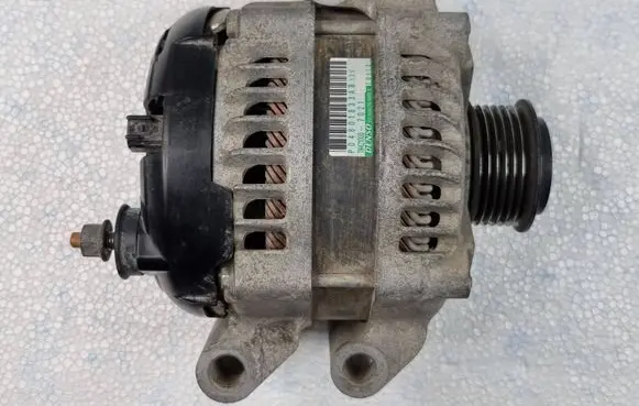 Jeep Grand Cherokee Generator/alternator P04801833AB 04801833AB